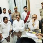 सपा प्रमुख अखिलेश यादव के आपत्तिजनक पोस्टर।