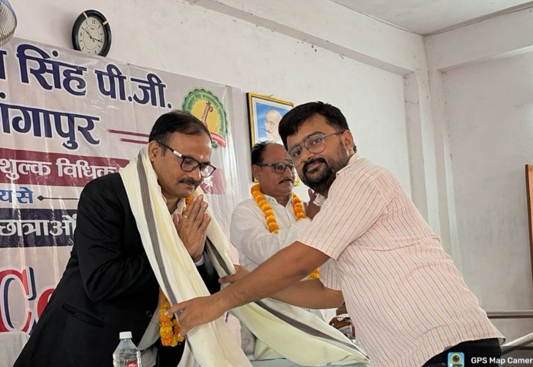 महाराज बलवंत सिंह पीजी कॉलेज में मूट कोर्ट प्रतियोगिता का आयोजन।
