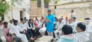 सपा कार्यालय अर्दली बाजार में जिला संगठन की मासिक बैठक का हुआ आयोजन।