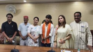 प्रधानमंत्री के सम्मान में गरजा व्यापार मंडल,सुनीता सोनी ने अजय राय को दी दोटूक चेतावनी।