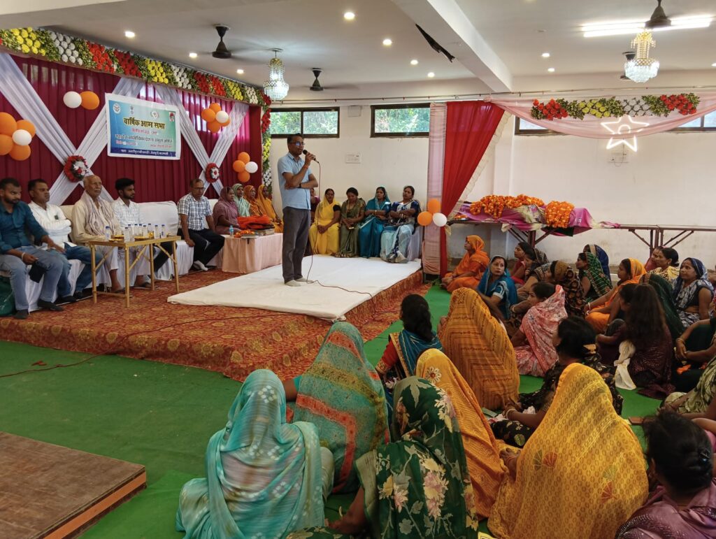 सेवापुरी में राज्य ग्रामीण आजीविका मिशन के अन्तर्गत वार्षिक आमसभा की बैठक का आयोजन।