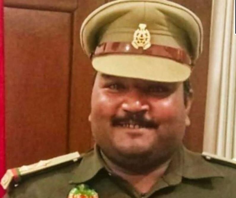 रायबरेली। भ्रष्टाचार के खिलाफ कार्रवाई में एंटी करप्शन टीम ने वन विभाग के दरोगा संजय यादव को 18 हजार रुपये रिश्वत लेते रंगे हाथ दबोच लिया।