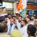 नीट परीक्षा घोटाले के विरोध में युवा कांग्रेस का मशाल जुलूस, धर्मेंद्र प्रधान के इस्तीफे की मांग।