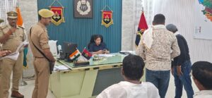 पुलिस अधीक्षक सुलतानपुर, चारू निगम द्वारा पुलिस कार्यालय में जनसुनवाई की गई
