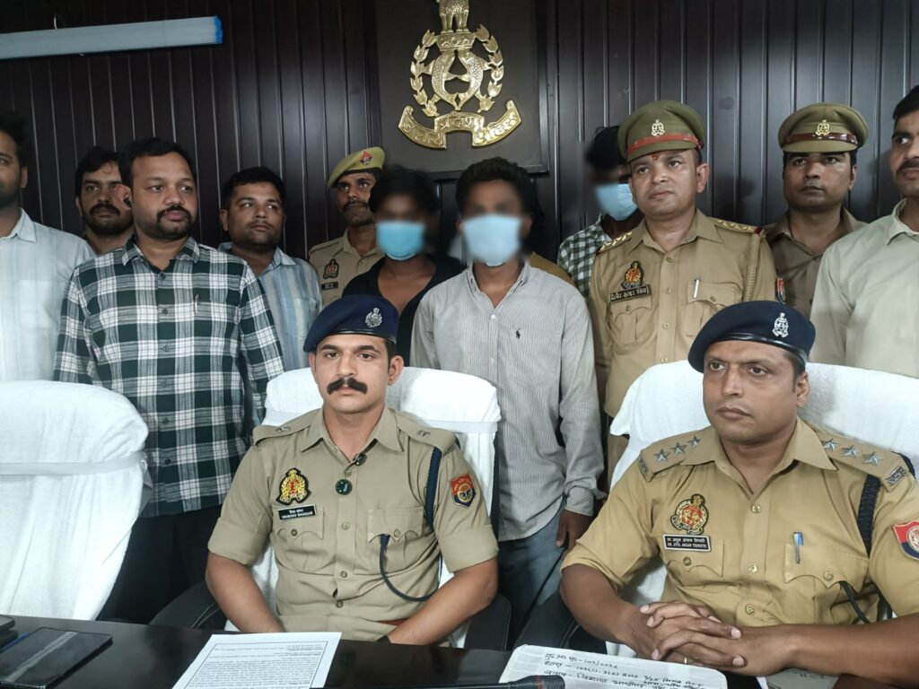 वाराणसी में हत्या कांड का खुलासा,4 आरोपी गिरफ्तार देशी पिस्टल और 2 बाइक बरामद